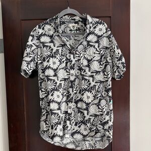 VISSLA Black and White Tropical Floral Short-Sleeve Button-Down Shirt